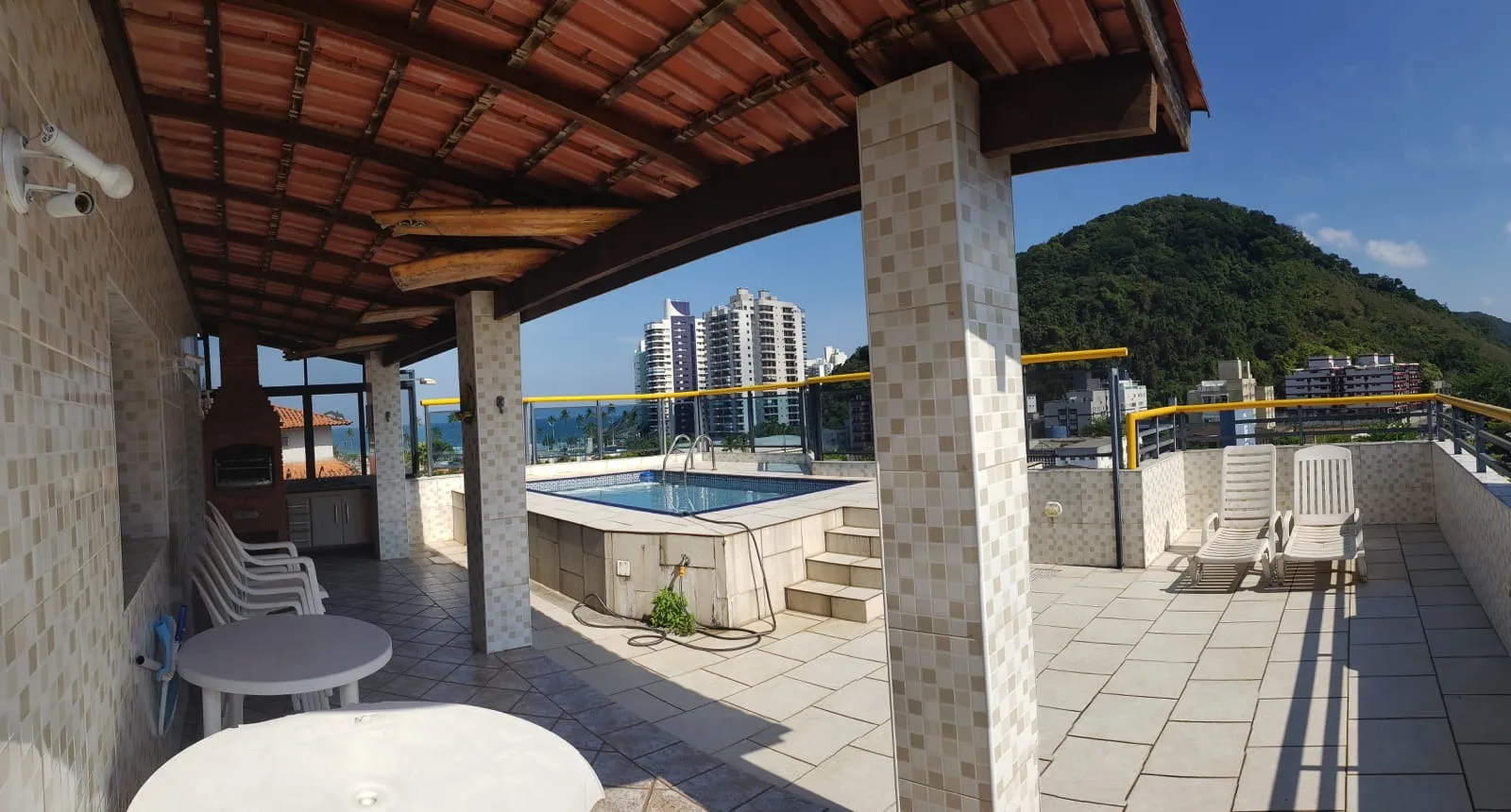Imagem Cobertura alto padrão 3 dormitórios climatizados sendo 1 suíte, lado praia da ENSEADA - Guarujá/SP.