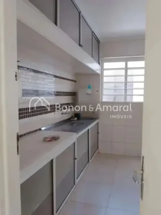 Imagem Excelente oportunidade para quem busca um imóvel amplo, bem conservado e com localização estraté...
