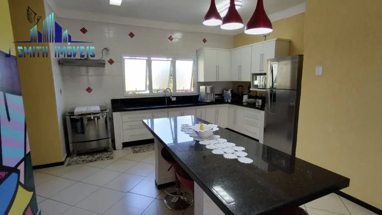 Imagem CASA PRATICAMENTE TÉRREA. PISCINA, SALÃO DE JOGOS, SAUNA, NA GRANJA VIANA
