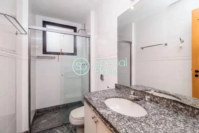 Imagem Oportunidade em Moema Pássaros, pertinho do parque e fora de rota. Excelente apartamento com 183m²...