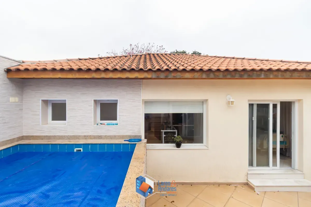 Imagem Casa para venda em Parque São Domingos com 4 quartos, sendo 2 suítes, 210m²
