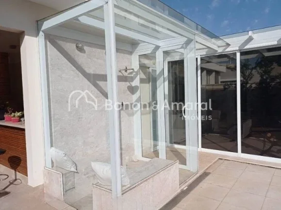 Imagem Linda e espaçosa casa com 308 m² de área construída. A residência possui 4 quartos (todos com a...