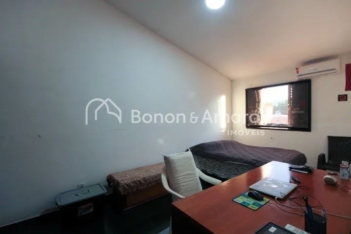 Imagem Casa à venda com 264m², 4 quartos e 4 vagas