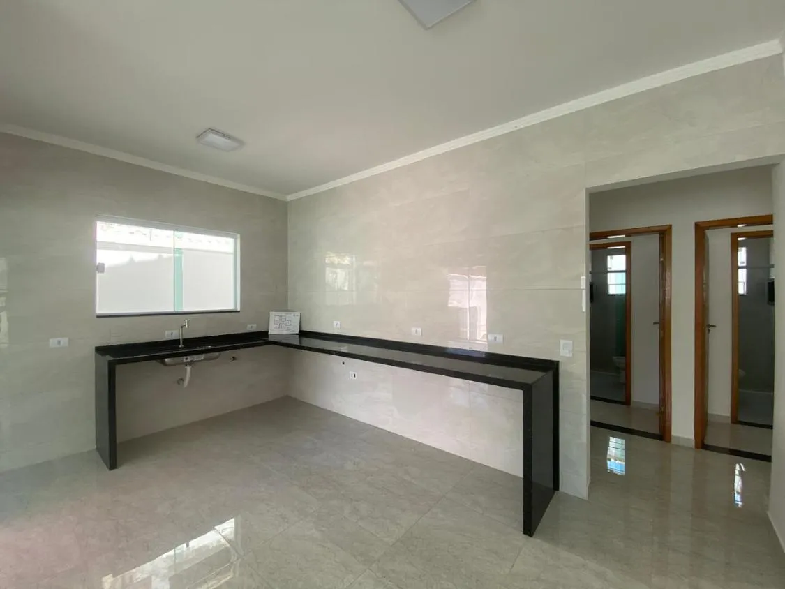 Imagem LINDA CASA NOVA COM PISCINA A 520 METROS DO MAR NO BOPIRANGA