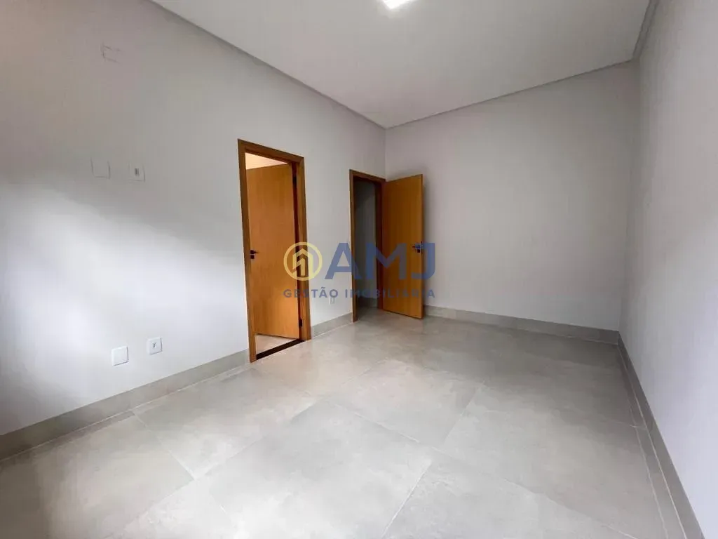 Imagem Casa Térrea de Alto Padrão no Residencial Garavelo Park