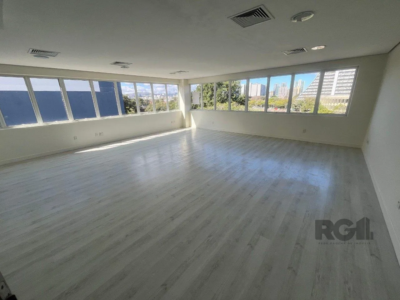 Imagem Conjunto/Sala para Venda - 57,79m², 0 dormitórios, 1 vaga - Centro Histórico