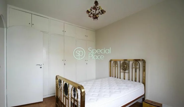 Imagem Amplo apartamento Ã  venda com 3 quartos, sendo 1 suÃ­te, e 3 banheiros no total. Este apartamento Ã...
