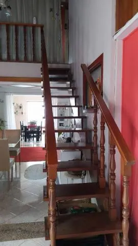Imagem VENDA DE SOBRADO NO BARBOSAS, EM ARUJÁ/SP, 352m² com 5 quartos, 3 suítes. CONSULTE-NOS.