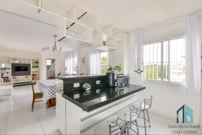 Imagem Casa a venda, 04 quartos c/suíte, 06 vagas, no São Lourenço em Curitiba PR