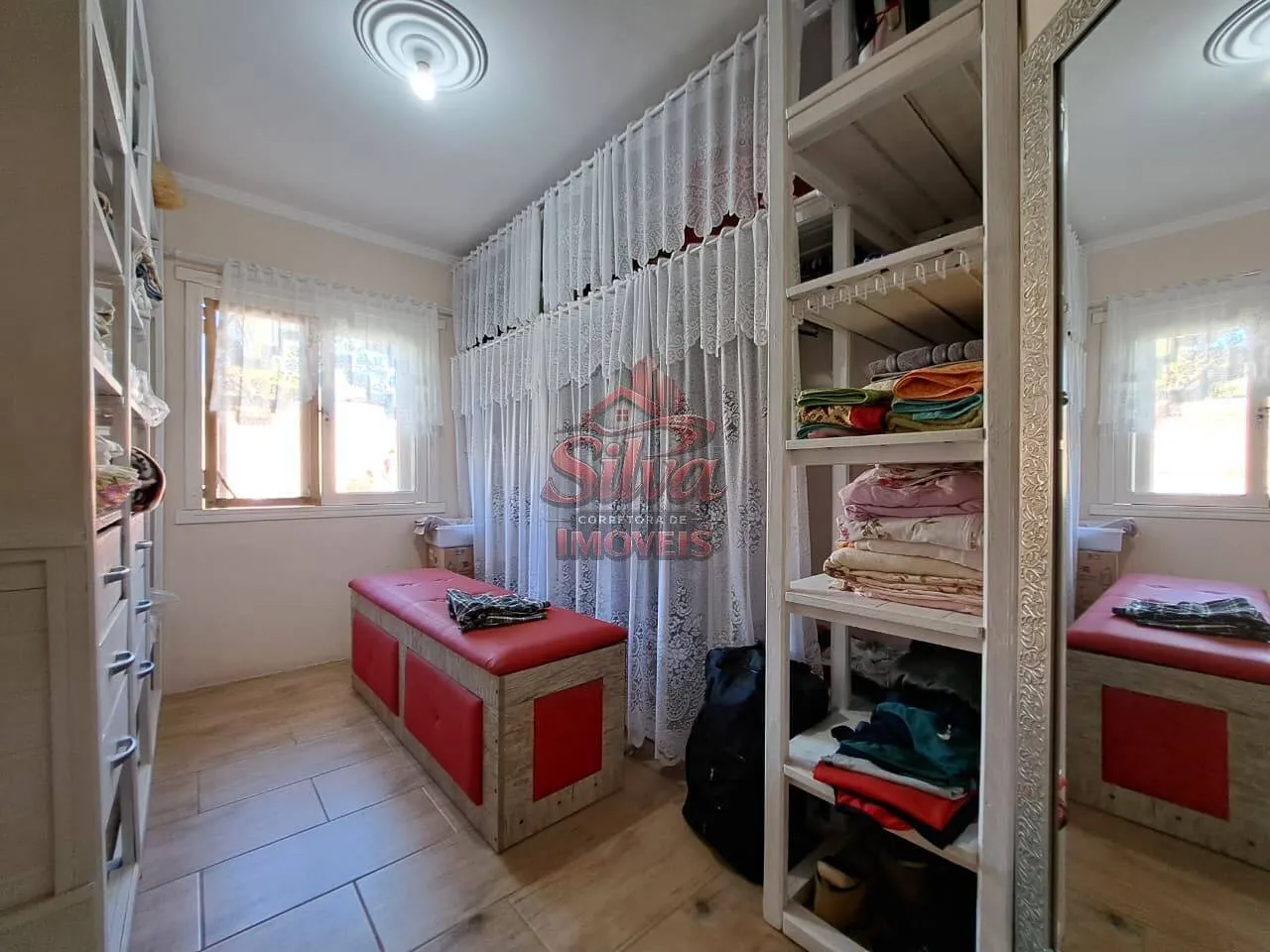 Imagem Casa com Piscina e 750m² de Terreno no Centro de Imbé