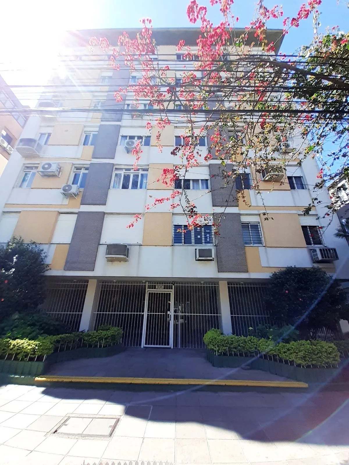 Imagem Apartamento de dois quartos no bairro Menino Deus em Porto Alegre