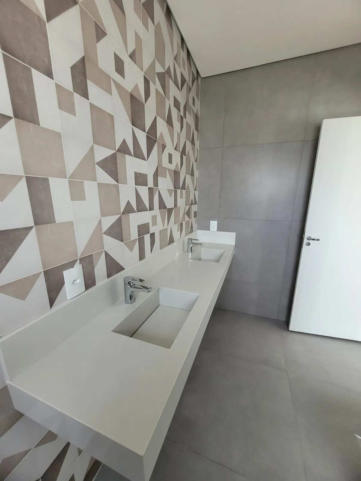Imagem Condomínio Residencial Sunlake SPA - Casa Assobradada com 3 Suítes e Escritório