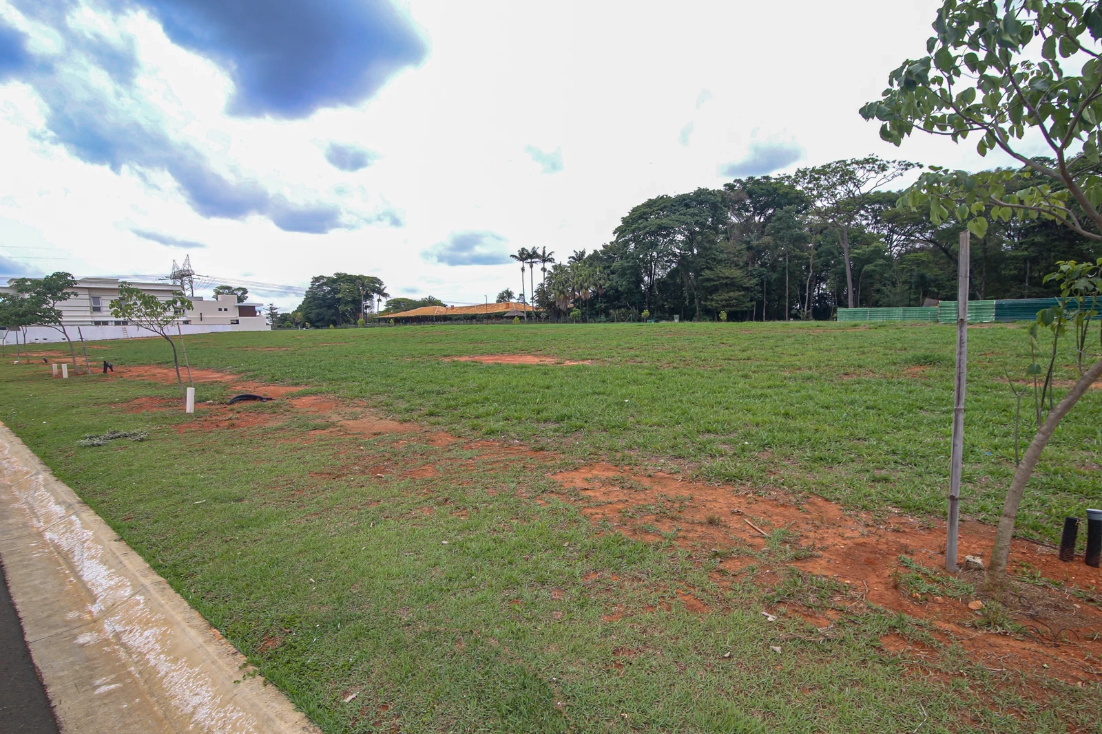 Foto do imóvel: Terreno em Condomínio à Venda, 360 m² em Jardim Villa Sapezal