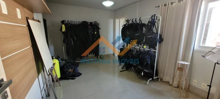Imagem Casa de 4 quartos e 3 vagas de garagem no Imbaúbas