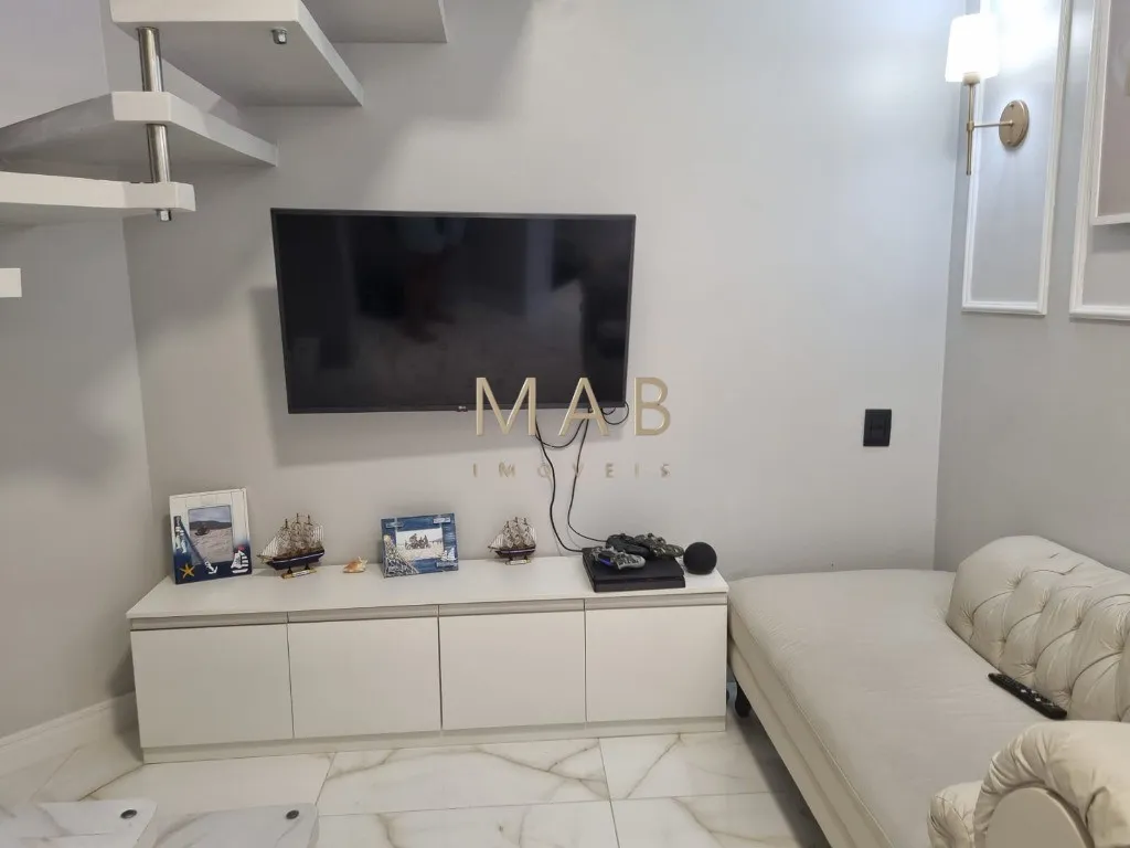 Imagem TRIPLEX FRENTE MAR NA PRAIA DOS INGLESES | FLORIANÓPOLIS Existem imóveis bonitos? E existem imóveis que despertam desejo no primeiro olhar.