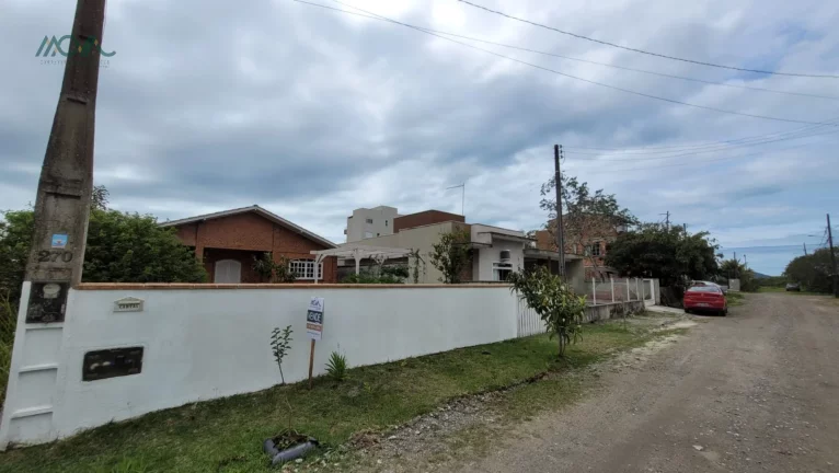 Imagem Casa à Venda em Itapoá - 3 Quartos, 100m da Praia, Oportunidade Imperdível!