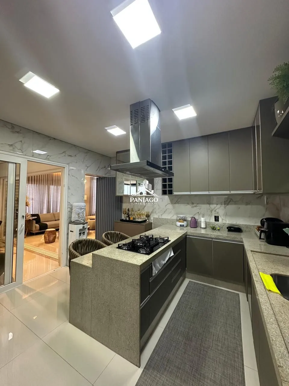 Imagem Sobrado de Alto Padrão para Locação - Belvedere I Cuiabá/MT