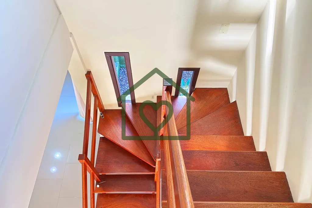 Imagem Está excelente casa destaca-se pelo conforto, amplitude e excelente distribuição dos ambientes, i...
