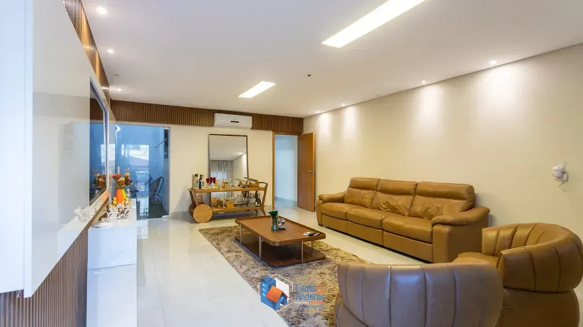 Imagem Sobrado para venda e locação em Chácara Inglesa com 3 quartos, sendo 1 suíte, 185m²