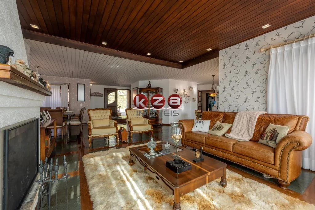 Imagem Imperdível: Casa de luxo à venda em Campos do Jordão-SP, bairro Manancial, 5 quartos, 5 suítes, 3 salas, 6 banheiros, 4 vagas, 650m²