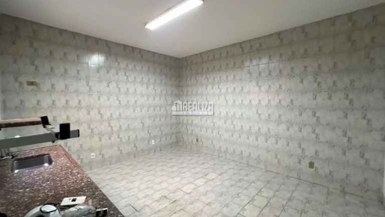 Imagem Casa à venda em Uberaba: 2 dormitórios, suíte, 4 garagens e quintal amplo