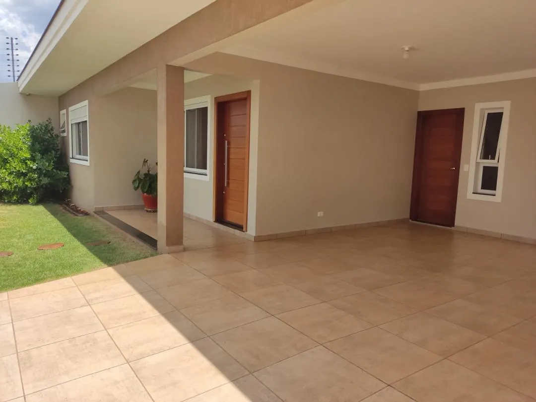 Imagem Casa com Piscina à venda em Cascavel, Recanto Tropical - 214m²