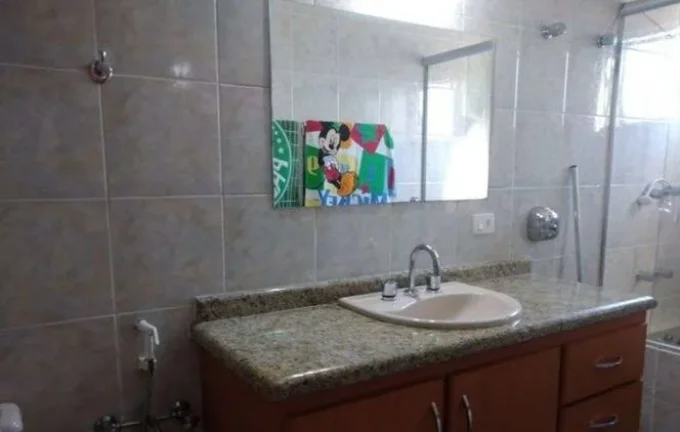 Imagem Sobrado Vila Gilda com 201m² com 3 dormitorios, 4 vagas de Garagens