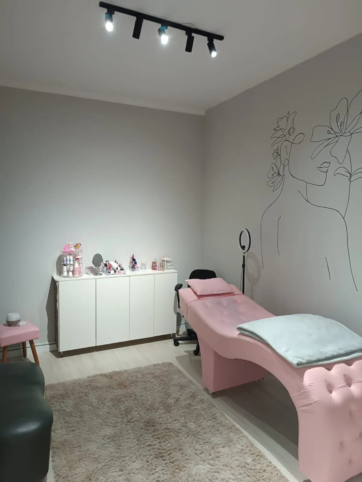 Imagem Sobrado de 3 Dormitórios à Venda no Jardim Karolyne, Votorantim - 280 m²
