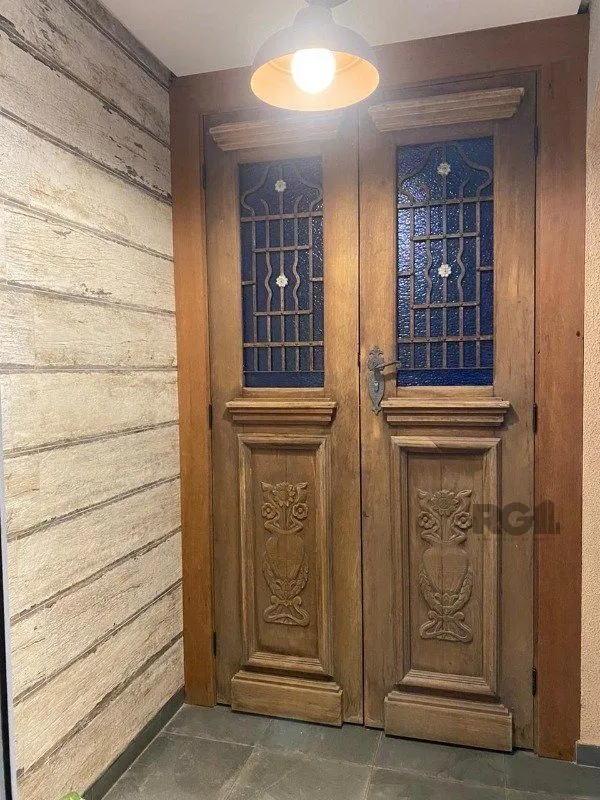 Imagem Casa em Condomínio para Comprar no bairro Pedra Redonda com 4 suítes