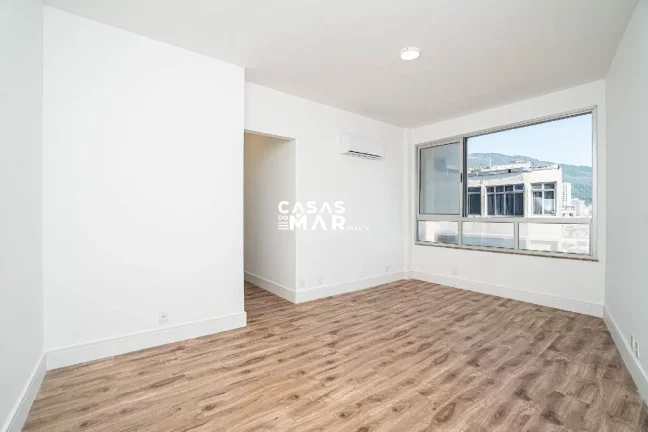 Imagem Imperdível! Apartamento à venda na Barra da Tijúca, Rio de Janeiro-RJ: 4 quartos, 1 suíte, 4 banheiros, 1 vaga, 130m².