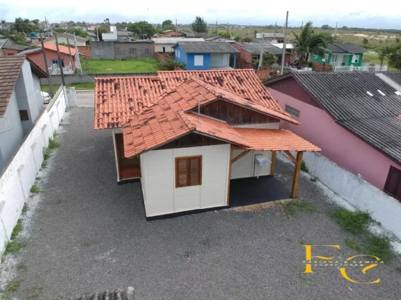 Imagem Imperdível oportunidade de morar na praia! Casa à venda em Erechim, próximo ao Centro de Balneário Arroio do Silva, em Santa Catarina!