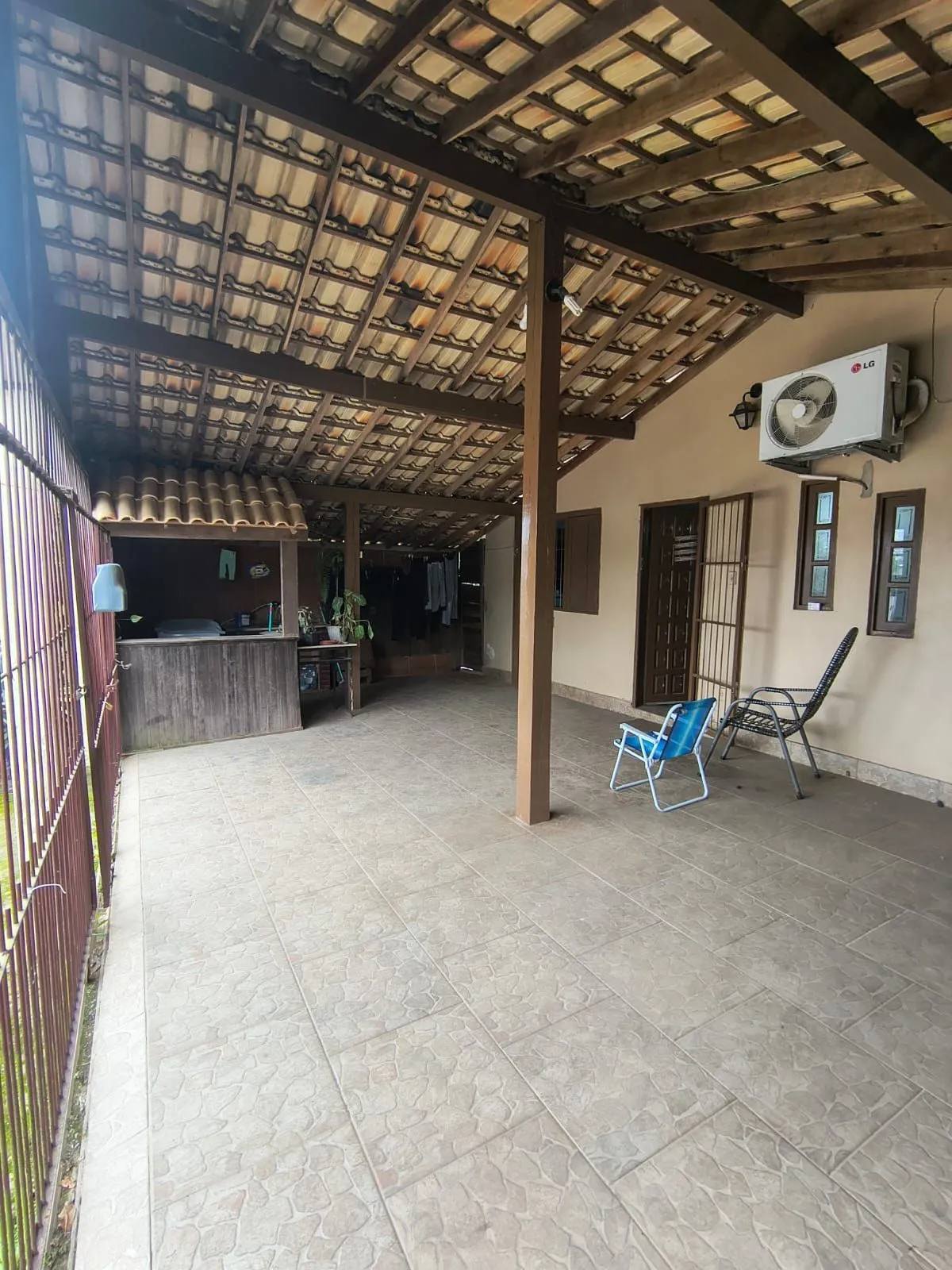 Imagem Casa de esquina com 3 dormitórios no bairro Campo Novo