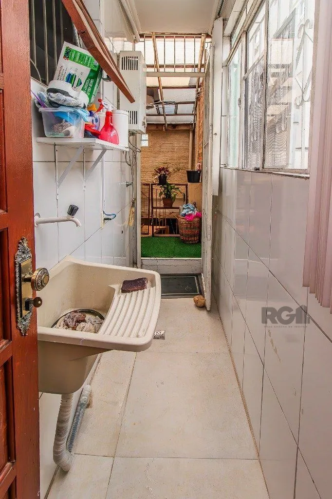 Imagem Casa para Venda - 110m², 2 dormitórios, sendo 1 suítes, 2 vagas - Menino Deus