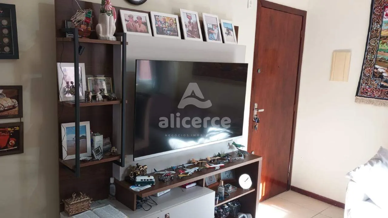 Imagem Apartamento reformado, sol da manhã, com 2 dormitórios no Real Parque