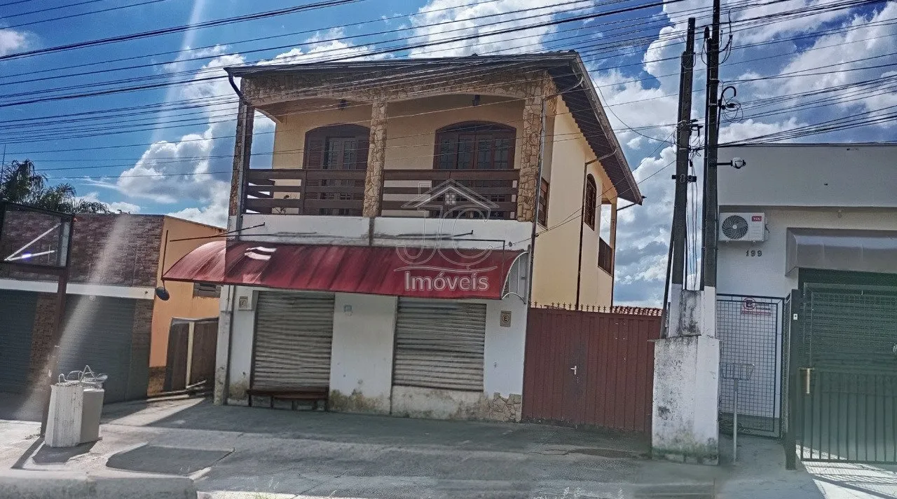 Foto do imóvel Casa com 3 quartos com barracão comercial no piso inferior à venda em Valinhos. em Jardim Maria Rosa, Valinhos - SP