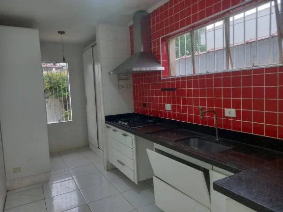 Imagem Casa para Alugar com 148m², 3 dormitórios sendo 2 suítes, churrasqueira, 2 vagas.