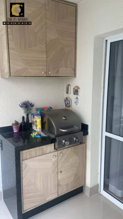 Imagem Apartamento de 3 dorm. com sacada em vidros e rico em armários planejados