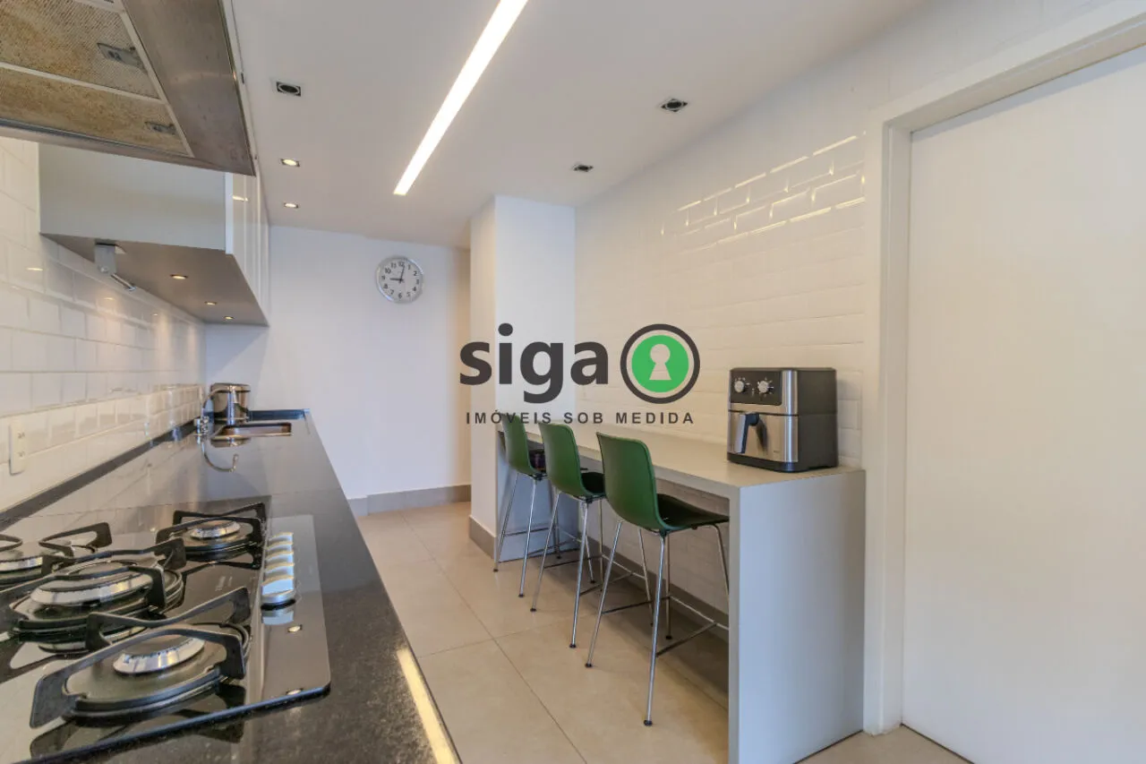 Imagem Apartamento à venda no Campo Belo - 219 m² - 3 suítes - 3 vagas - mobiliado - andar alto