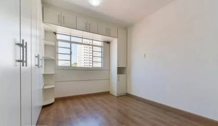 Imagem Kit a duas quadras do metr...ocirc; Santos/Imigrantes linha verde. Localizado na Rua Vergueiro, poss...
