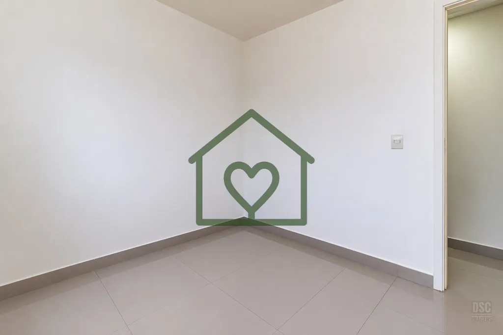 Imagem O apartamento estÃ¡ desocupado, tem privacidade nas janelas. SÃ£o 2 dormitÃ³rios, sendo um deles suÃ...