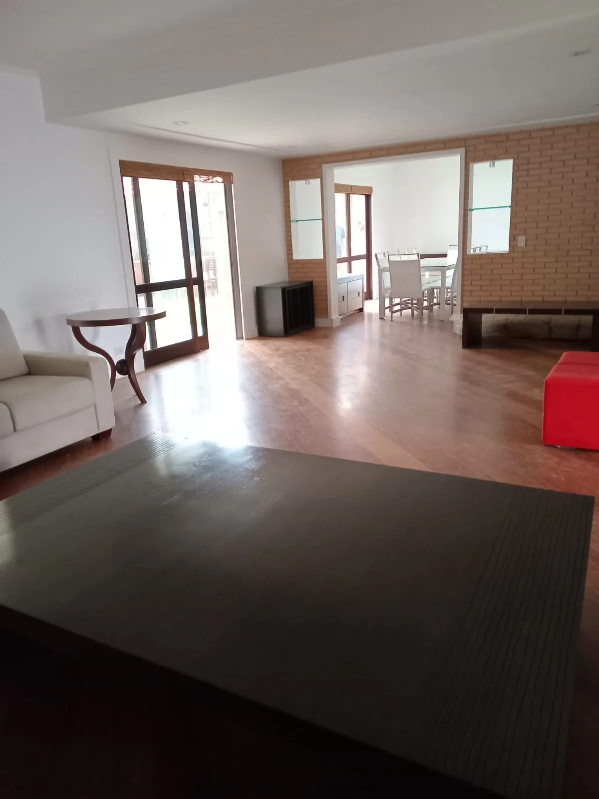 Imagem Aluguel de Casa em Condomínio de Luxo no Tamboré, Santana de Parnaíba-SP: 4 quartos, 1 suíte, 1 sala, 2 banheiros, 4 vagas de garagem, 320m².