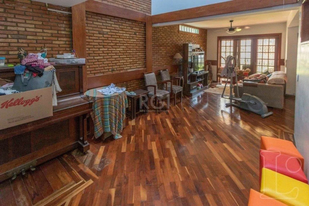 Imagem Casa para Venda - 349m², 4 dormitórios, sendo 1 suites, 3 vagas - Tristeza