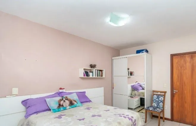 Imagem Casa com 3 dormitórios, no bairro Ipanema, zona sul de Porto Alegre, RS.