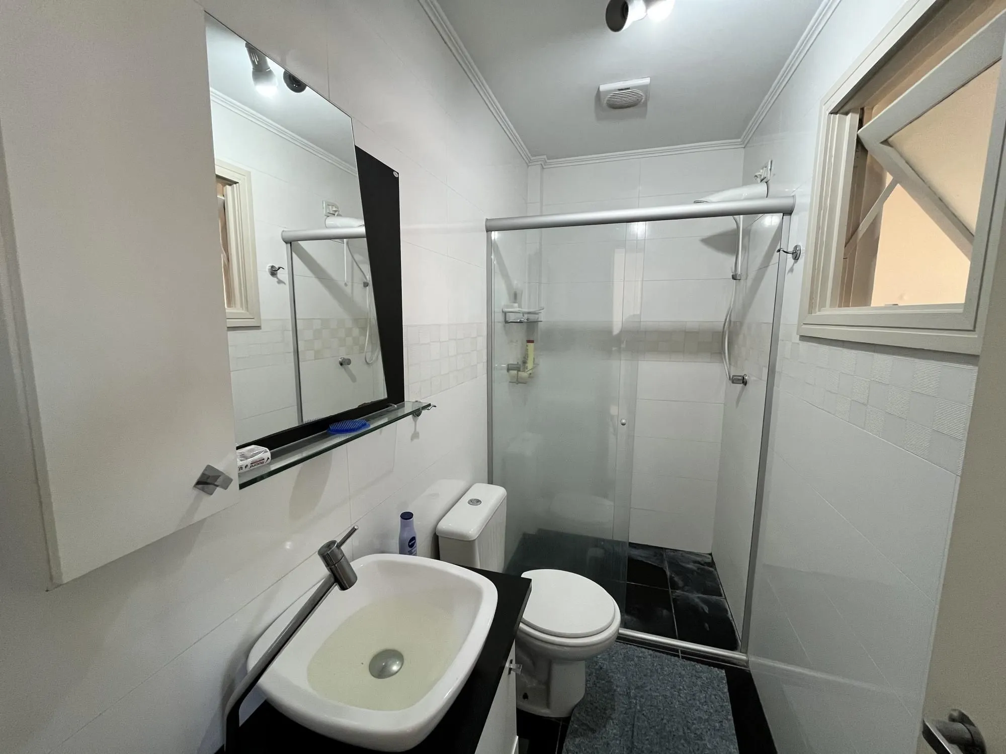 Imagem Apartamento de 2 quartos, suíte e 1 vaga de garagem no bairro Santana em POA/RS