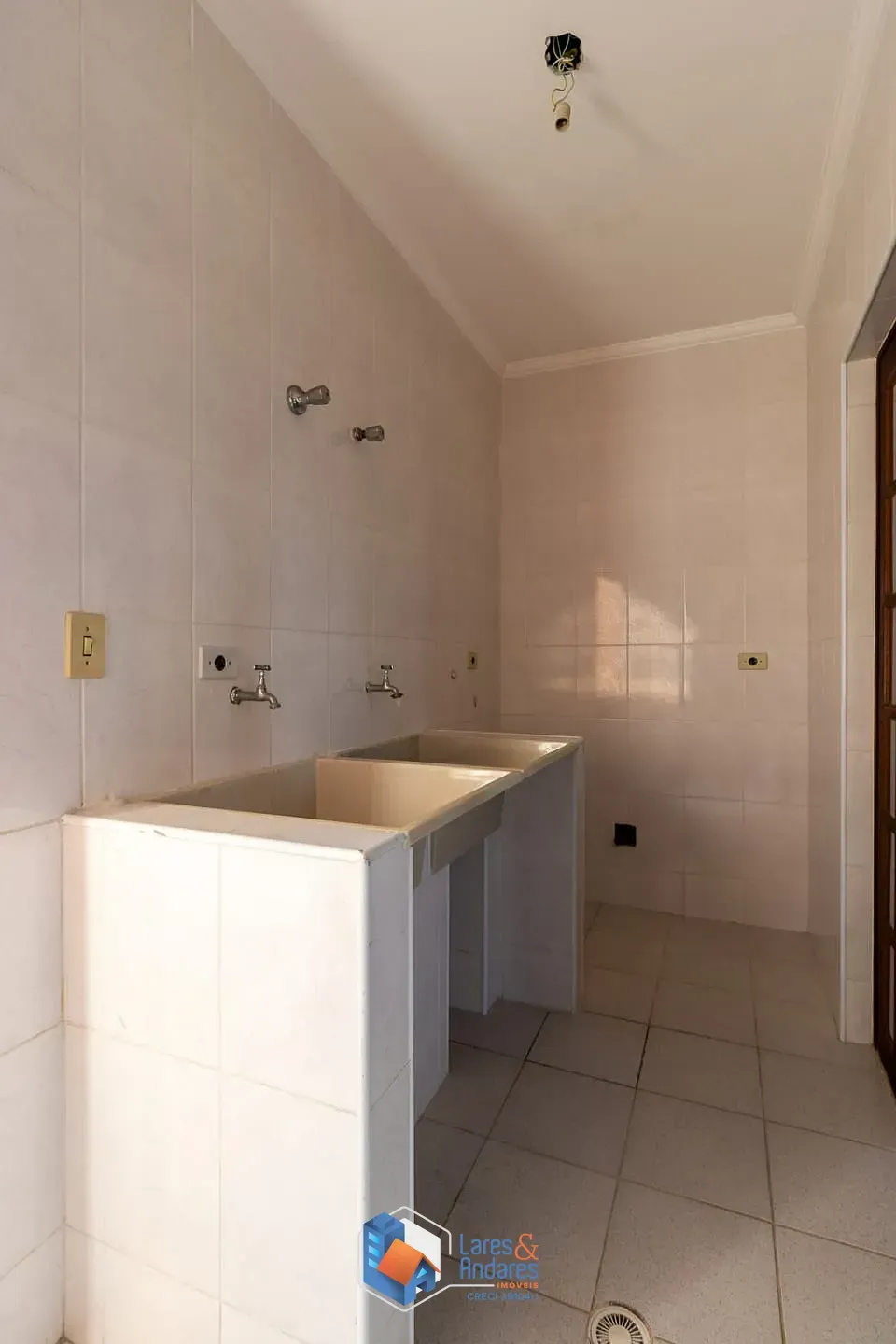 Imagem Casa comercial para venda em Guarapiranga, 450m²