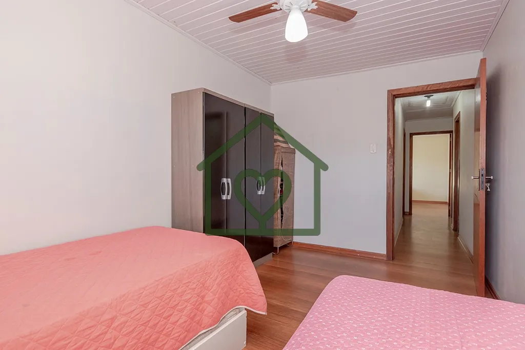 Imagem CASA DE 250m² COM 4 QUARTOS, 3 BANHEIROS, 3 SALAS DE ESTAR, 2 COZINHAS, ESPAÇO GOURMET. COM 3 VAGA...
