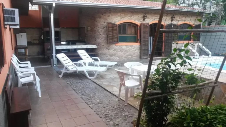 Imagem Casa espaçosa com piscina - Aluguel Temporário - Praia das Toninhas - Ate 18 pessoas