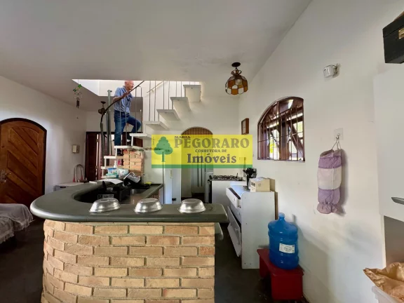 Imagem Casa à venda em Caraguatatuba Martim de Sá 3 quartos, 3 suítes, 1 sala, 3 banheiros, 10 vagas de garagem. 166m² de área.