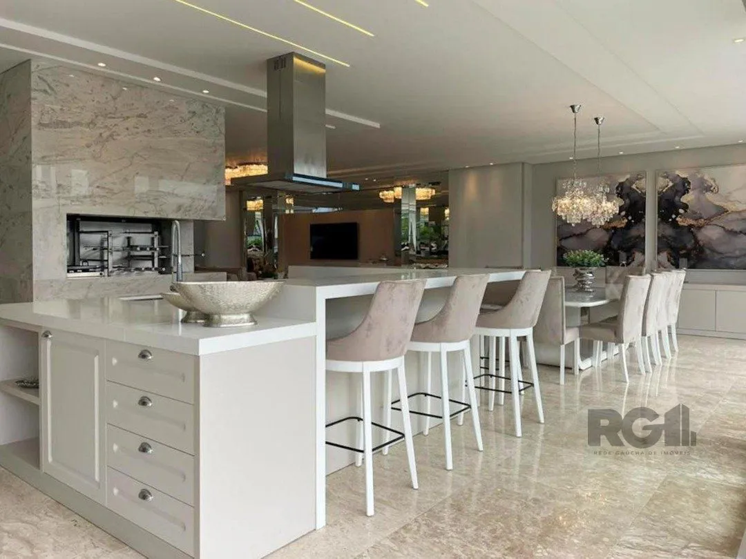 Imagem Excepcional sobrado 5 dormitórios com 5 suítes, totalmente mobiliado e ricamente decorado a beira lago em Xangrilá, no Condomínio Enseada.