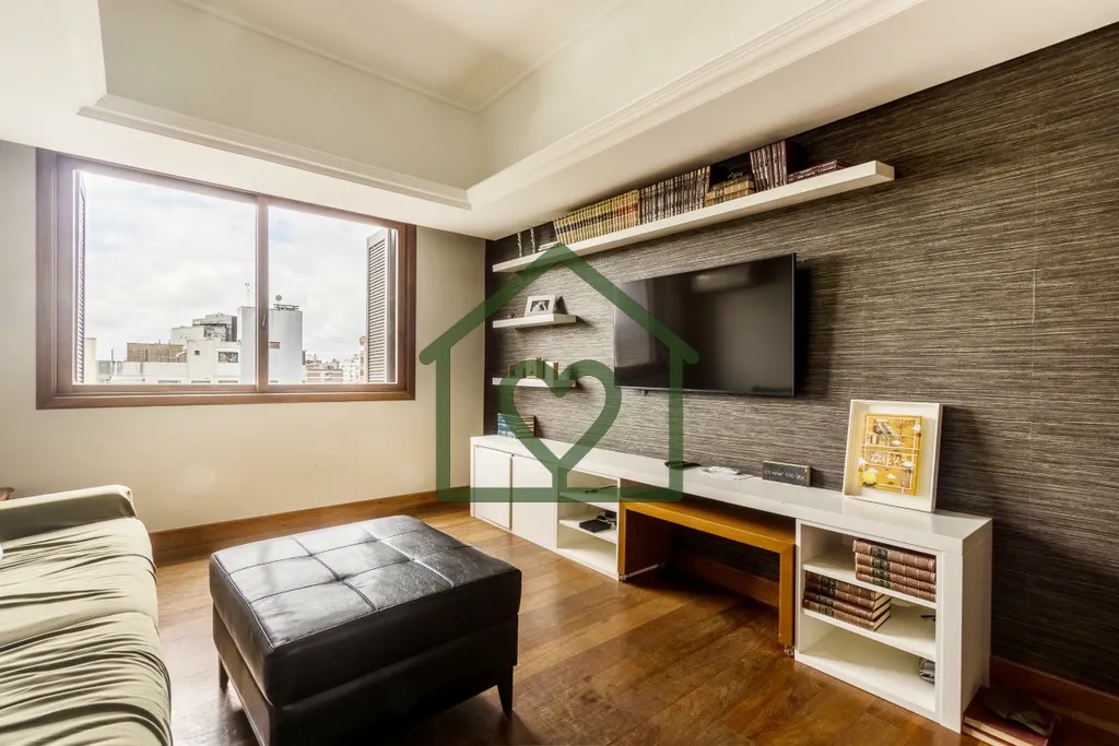 Imagem Amplo apartamento de 244m² com 2 suítes completas, sendo uma master com closet e sacada integrada....